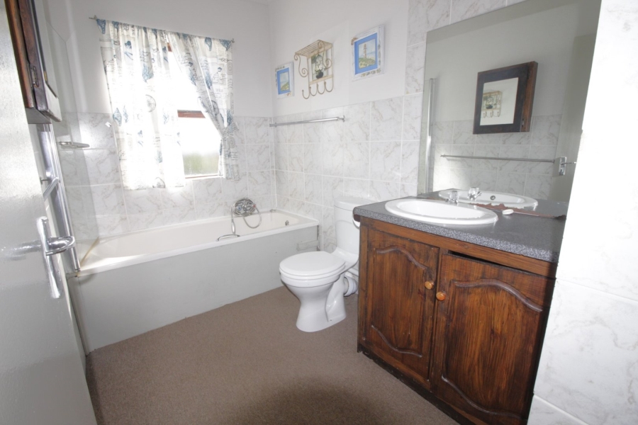 3 Bedroom Property for Sale in Wavecrest Eastern Cape